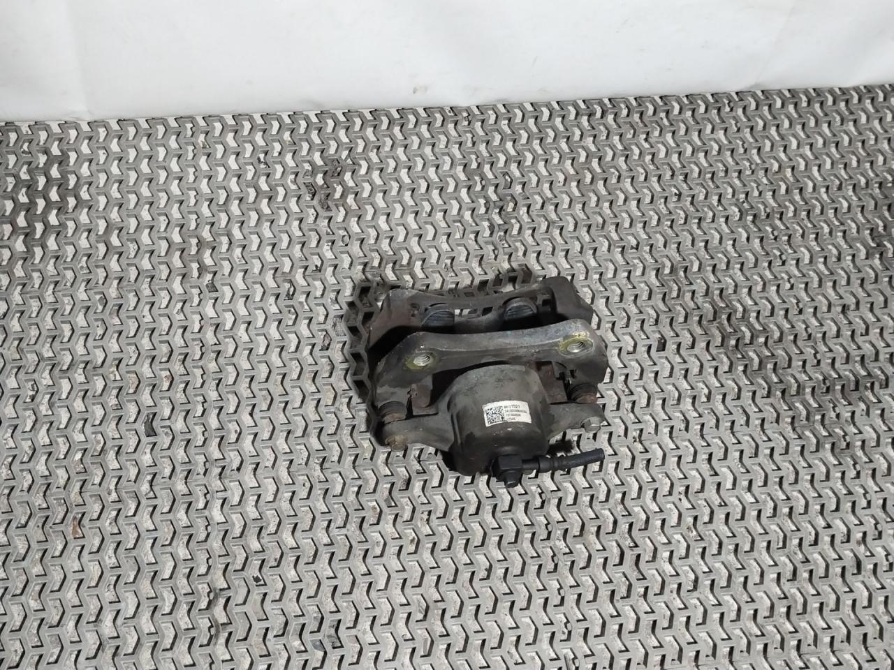 суппорт передний левый GMC Terrain 2 поколение 2018, 1.5 л., бензин, АКПП, черный, внедорожник 5 дв., полный привод, 84121521 - фото №1