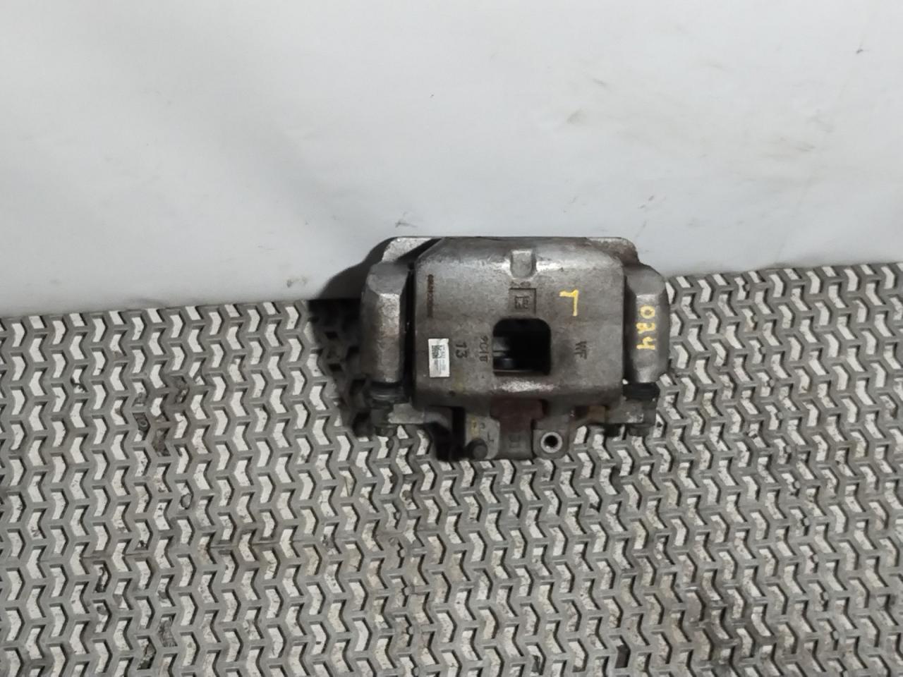 суппорт передний левый Chevrolet Equinox 3 поколение 2019, 2.0 л., бензин, АКПП, черный, внедорожник 5 дв., передний привод, 84269366 - фото №1