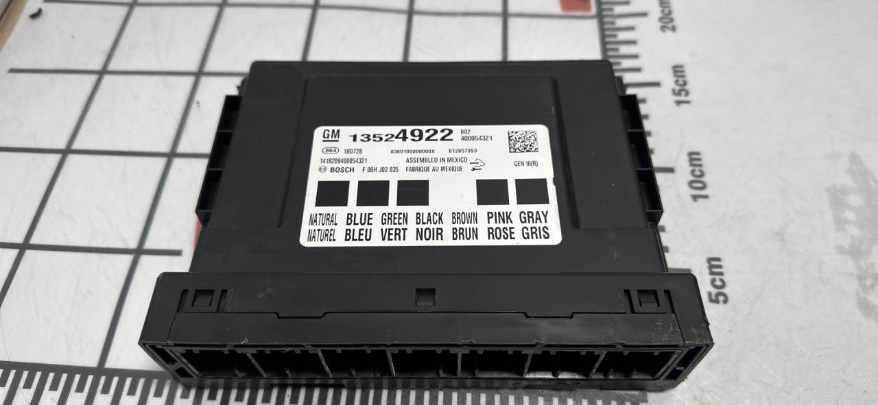 блок комфорта GMC Terrain 2 поколение 2019, 1.5 л., бензин, АКПП, белый, внедорожник 5 дв., 13524922 - фото №1