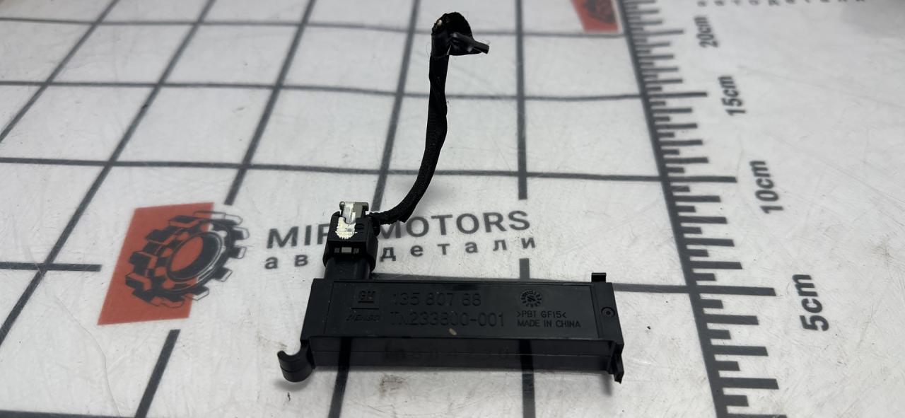 Антенна системы комфортного доступа GMC Terrain 2 поколение 2019, 1.5 л., бензин, АКПП, белый, внедорожник 5 дв., 13580788 - фото №1