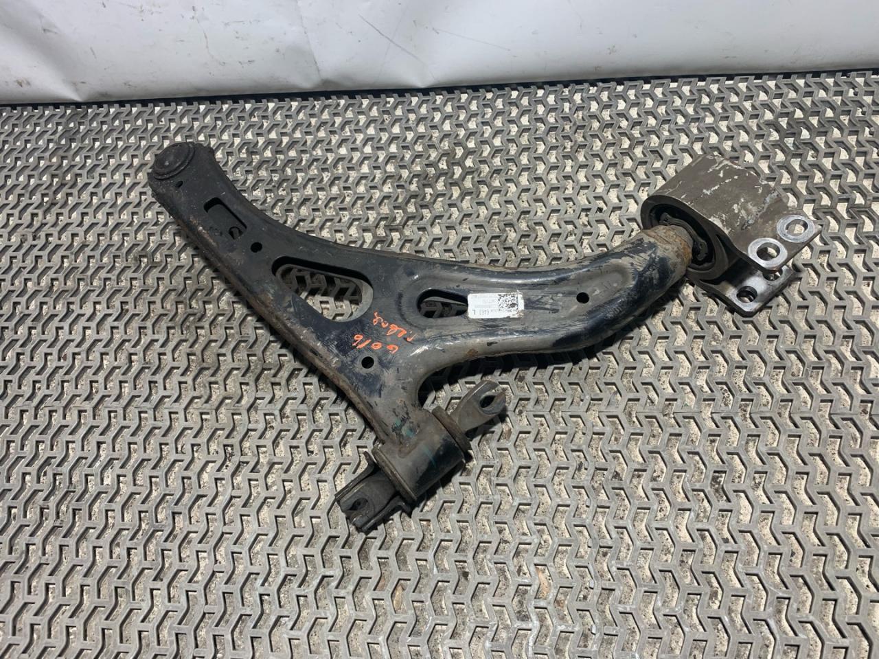 рычаг передний левый Chevrolet Equinox 3 поколение 2018, 1.5 л., бензин, АКПП, черный, внедорожник 5 дв., полный привод, 84406463 - фото №1