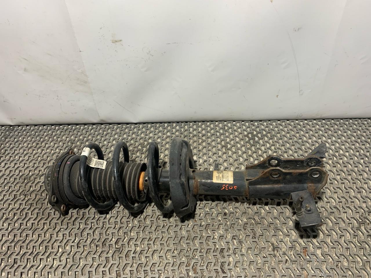 амортизатор передний левый GMC Terrain 2 поколение 2018, 2.0 л., бензин, АКПП, серый, передний привод, 84293475 - фото №1