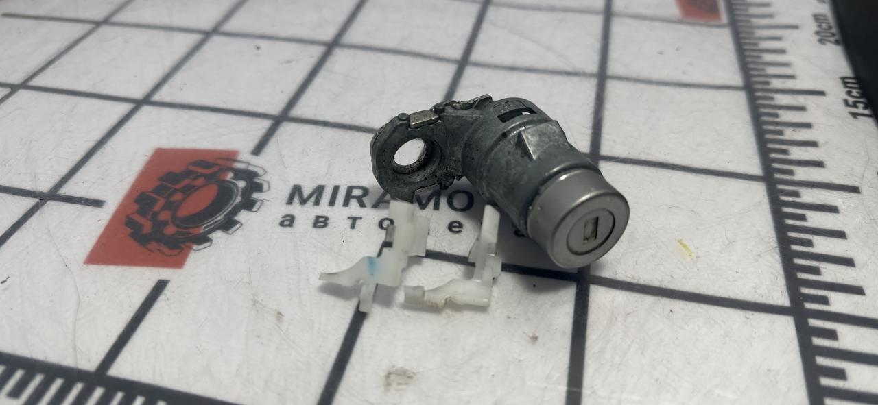 личинка дверного замка GMC Terrain 2 поколение 2019, 1.5 л., бензин, АКПП, белый, внедорожник 5 дв. - фото №1