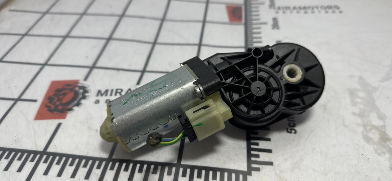 моторчик регулировки сиденья GMC Terrain 2 поколение 2019, 1.5 л., бензин, АКПП, белый, внедорожник 5 дв. - фото №1