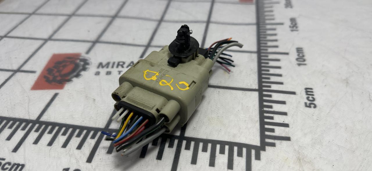 разъем (фишка) проводки GMC Terrain 2 поколение 2019, 1.5 л., бензин, АКПП, белый, внедорожник 5 дв. - фото №1