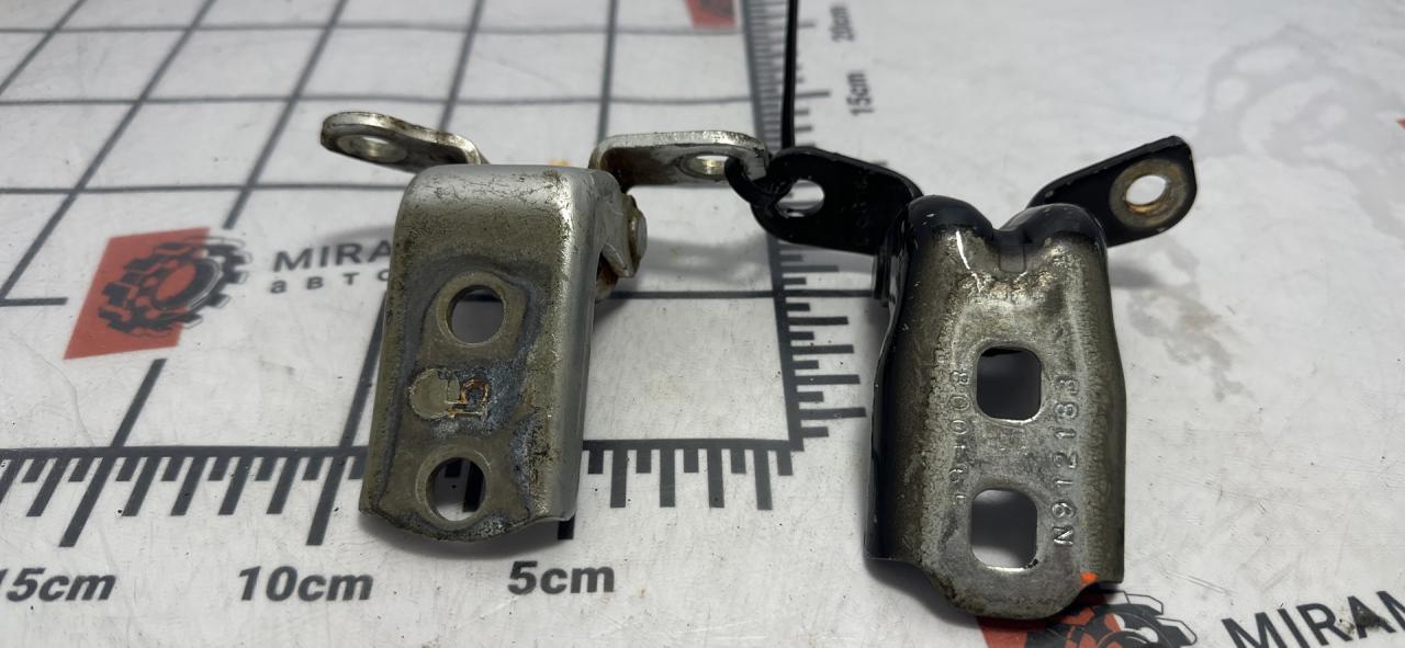 петля двери Chevrolet Equinox 3 поколение 2019, 1.5 л., бензин, АКПП, серый, внедорожник 5 дв., полный привод - фото №1