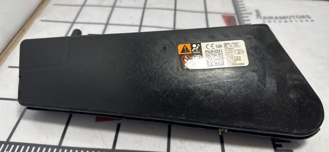 подушка безопасности сиденья Chevrolet Cruze 2 поколение 2019, 1.4 л., бензин, АКПП, синий диплоат, хетчбэк 5 дв., полный привод, 39140792 - фото №1