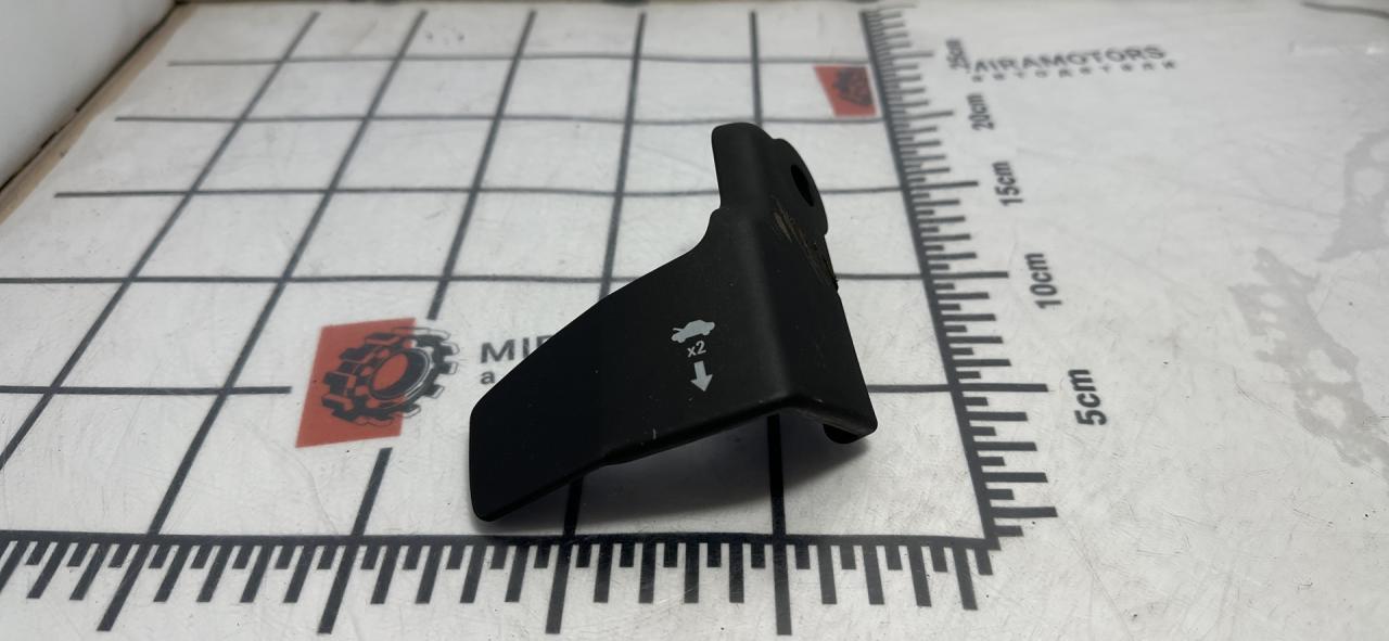 ручка открывания капота Chevrolet Cruze 2 поколение 2019, 1.4 л., бензин, АКПП, синий диплоат, хетчбэк 5 дв., полный привод - фото №1