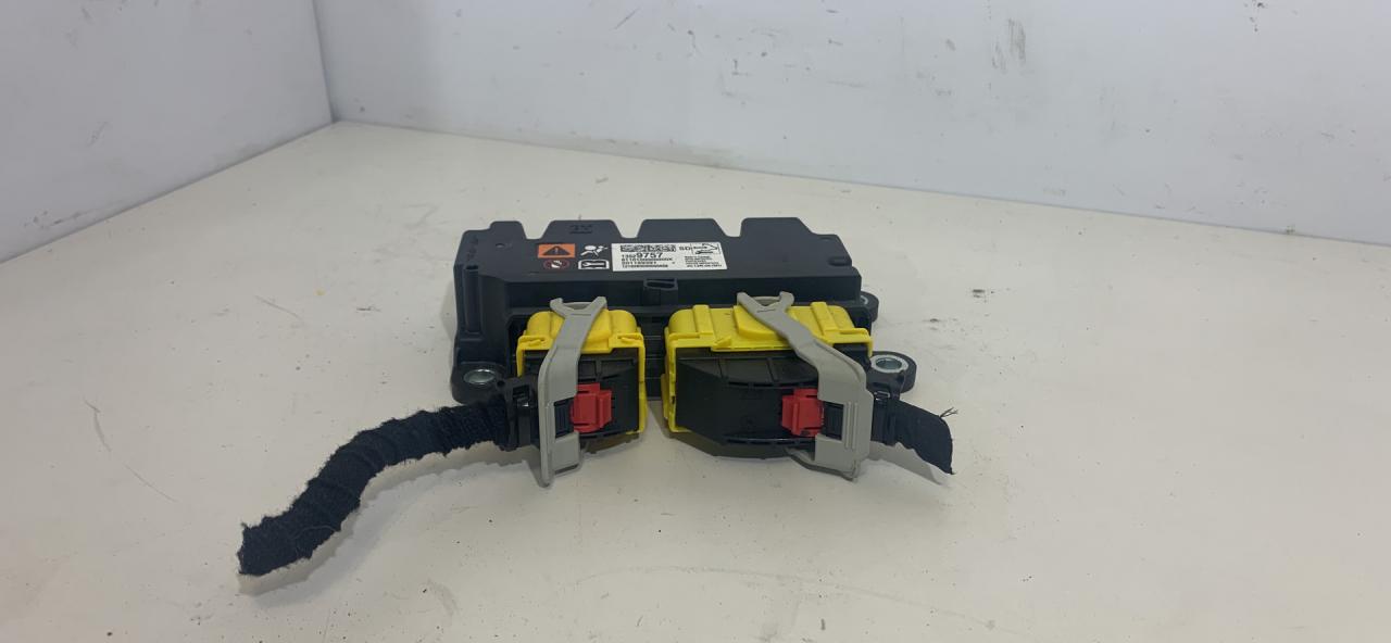 блок AirBag Chevrolet Equinox 3 поколение 2020, 1.5 л., бензин, АКПП, черный, внедорожник 5 дв., 13529757 - фото №1