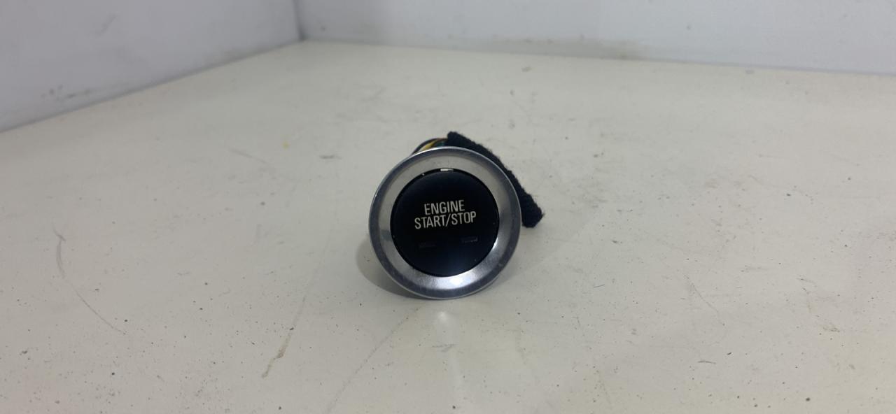 кнопка запуска двигателя Chevrolet Equinox 3 поколение 2020, 1.5 л., бензин, АКПП, черный, внедорожник 5 дв., 84588238 - фото №1