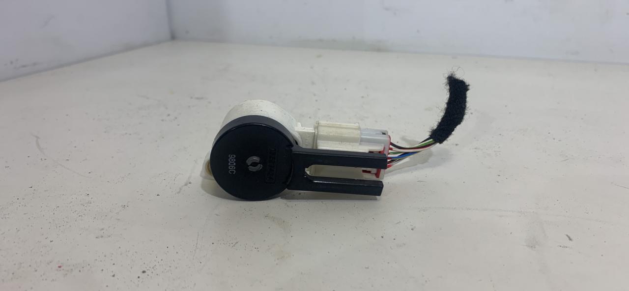 Датчик педали тормоза (лягушка) Chevrolet Equinox 3 поколение 2020, 1.5 л., бензин, АКПП, черный, внедорожник 5 дв., 13597424 - фото №1