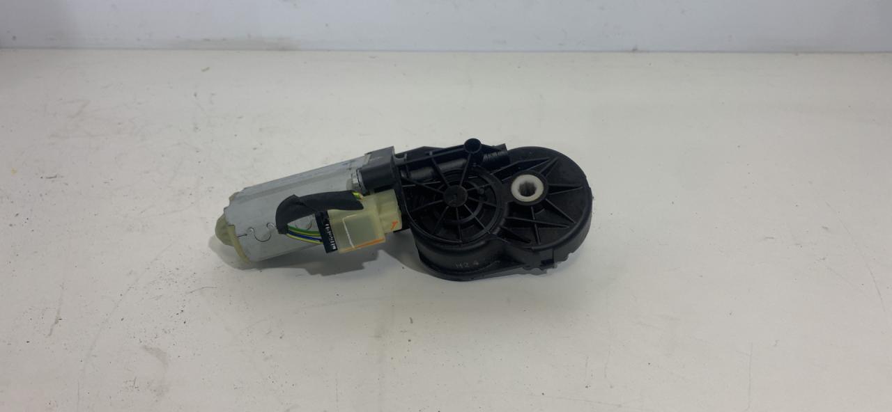 моторчик регулировки сиденья Chevrolet Equinox 3 поколение 2020, 1.5 л., бензин, АКПП, черный, внедорожник 5 дв., 13595013 - фото №1