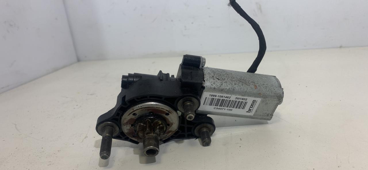 моторчик регулировки сиденья Chevrolet Equinox 3 поколение 2020, 1.5 л., бензин, АКПП, черный, внедорожник 5 дв. - фото №1