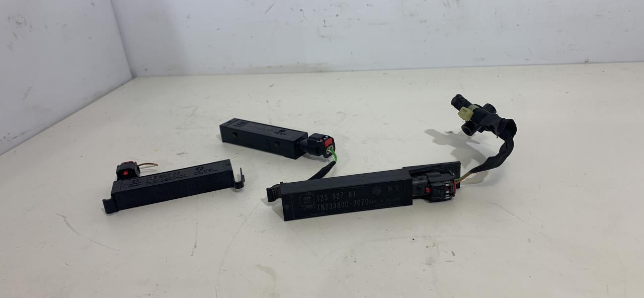 антенна Chevrolet Equinox 3 поколение 2020, 1.5 л., бензин, АКПП, черный, внедорожник 5 дв., 13580788, 13580789 - фото №1