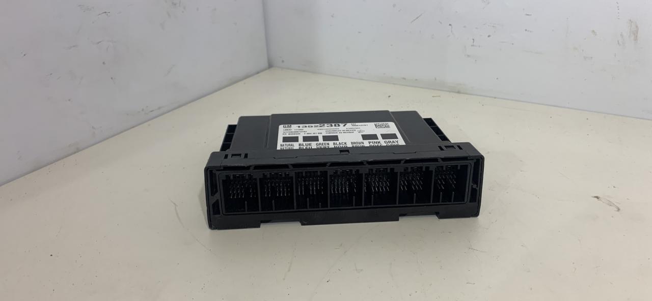 блок комфорта GMC Terrain 2 поколение 2018, 1.5 л., бензин, АКПП, черный, внедорожник 5 дв., полный привод, 13522387 - фото №1