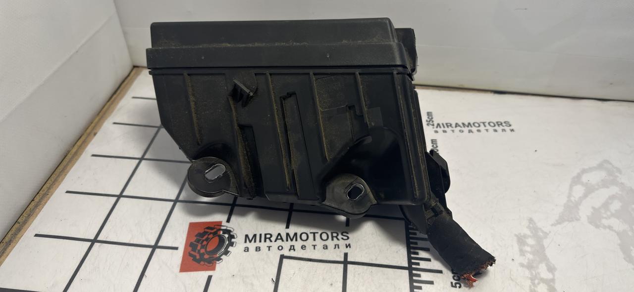 блок предохранителей Volkswagen Atlas 2018, 3.6 л., бензин, АКПП, черный, внедорожник 5 дв., полный привод - фото №1