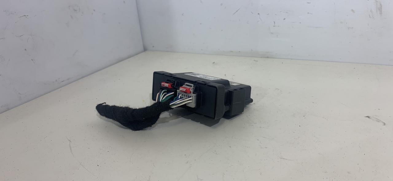 блок управления парктрониками GMC Terrain 2 поколение 2018, 1.5 л., бензин, АКПП, черный, внедорожник 5 дв., полный привод, 13521139 - фото №1