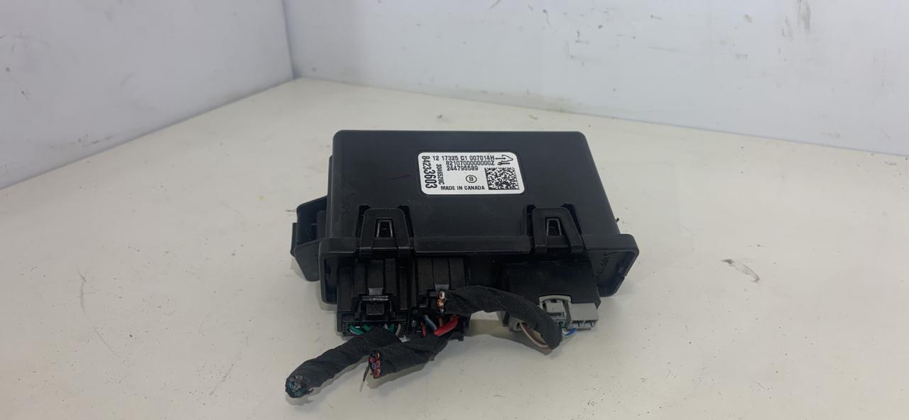 блок управления крышкой багажника GMC Terrain 2 поколение 2018, 1.5 л., бензин, АКПП, черный, внедорожник 5 дв., полный привод, 84233603 - фото №1