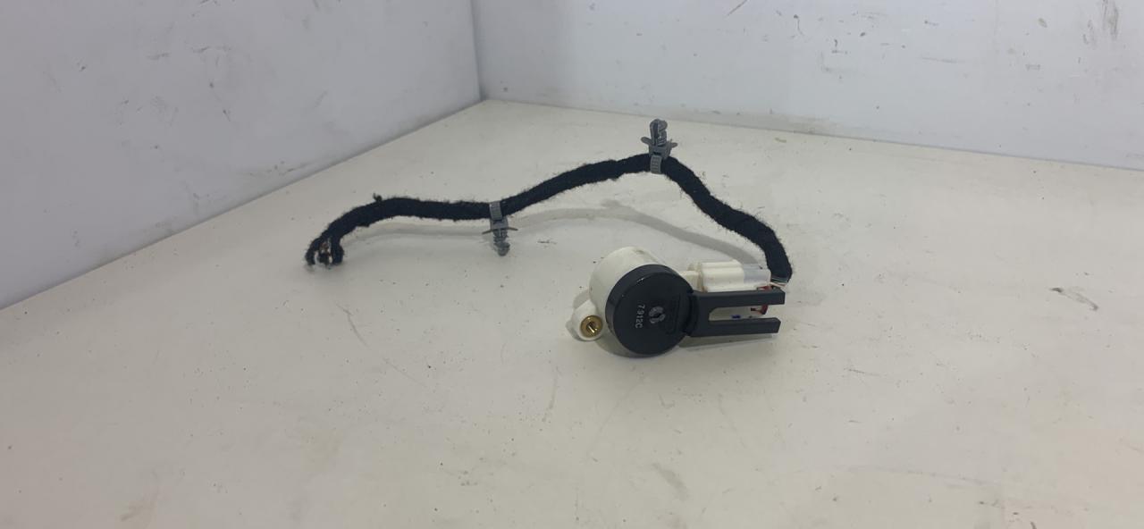 Датчик педали тормоза (лягушка) GMC Terrain 2 поколение 2018, 1.5 л., бензин, АКПП, черный, внедорожник 5 дв., полный привод, 13597424 - фото №1