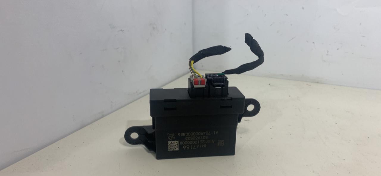 блок управления парктрониками GMC Terrain 2 поколение 2018, 1.5 л., бензин, АКПП, черный, внедорожник 5 дв., полный привод, 84167186 - фото №1