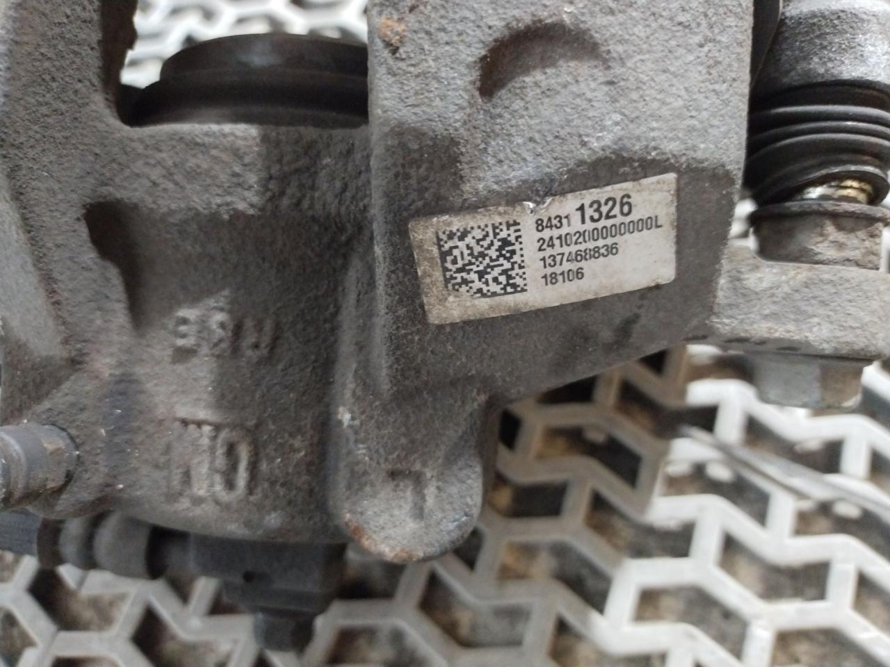 суппорт передний левый Chevrolet Equinox 3 поколение 2018, 1.5 л., бензин, АКПП, черный, внедорожник 5 дв., полный привод, 84311326 - фото №1