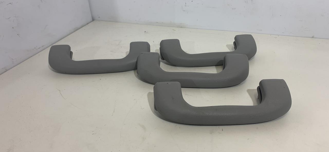 ручка внутренняя потолочная Chevrolet Equinox 3 поколение 2018, 1.5 л., бензин, АКПП, белый, внедорожник 5 дв., полный привод - фото №1