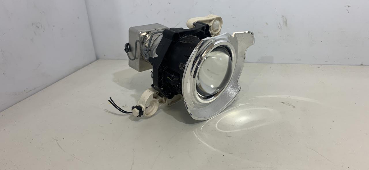 линза фары Chevrolet Equinox 3 поколение 2018, 1.5 л., бензин, АКПП, белый, внедорожник 5 дв., полный привод - фото №1