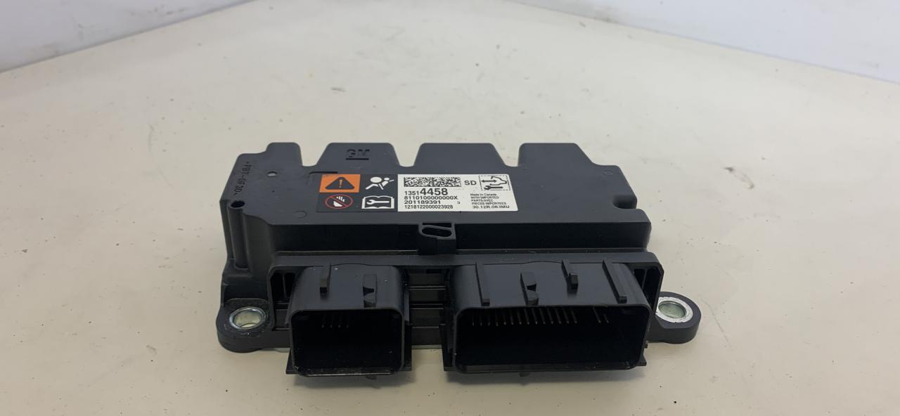 блок AirBag Chevrolet Equinox 3 поколение 2018, 1.5 л., бензин, АКПП, белый, внедорожник 5 дв., полный привод, 13514458 - фото №1