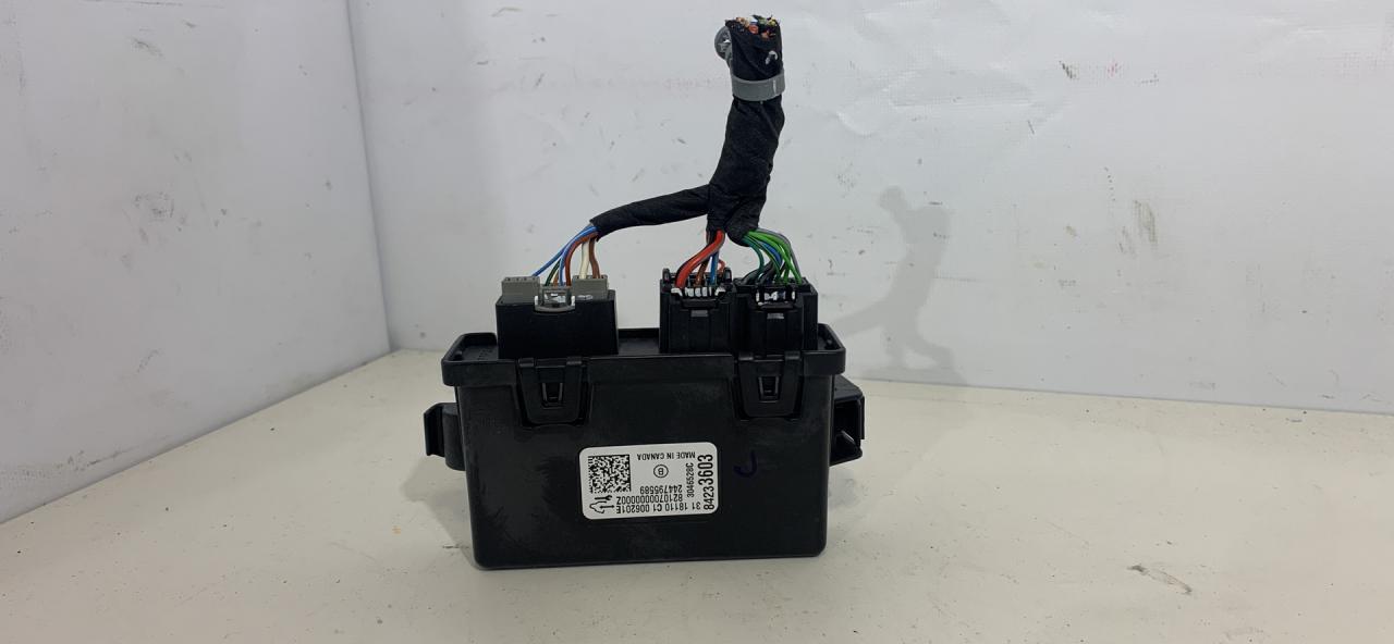 блок управления крышкой багажника Chevrolet Equinox 3 поколение 2018, 1.5 л., бензин, АКПП, белый, внедорожник 5 дв., полный привод, 84233603 - фото №1