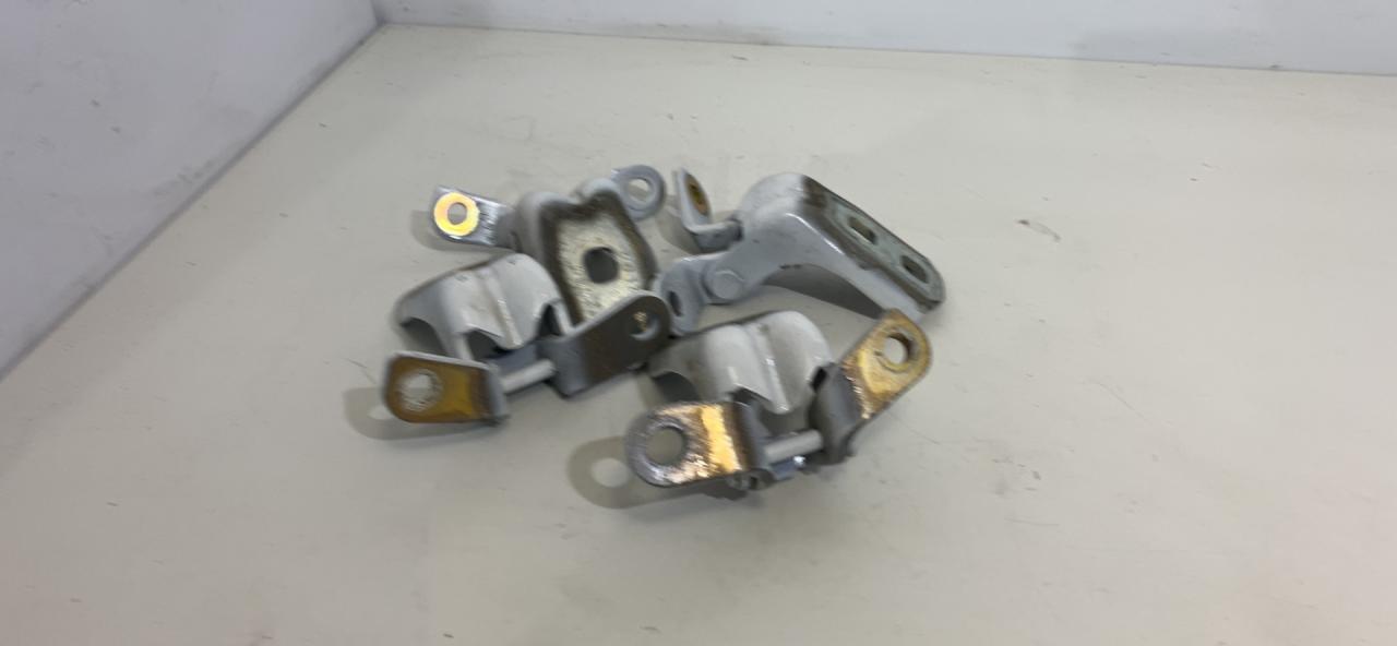 петля двери Chevrolet Equinox 3 поколение 2018, 1.5 л., бензин, АКПП, белый, внедорожник 5 дв., полный привод - фото №1