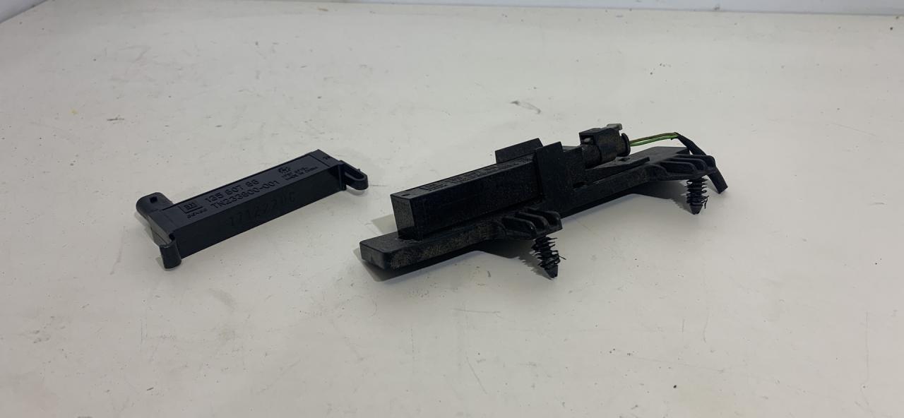 антенна Chevrolet Equinox 3 поколение 2018, 1.5 л., бензин, АКПП, белый, внедорожник 5 дв., полный привод - фото №1