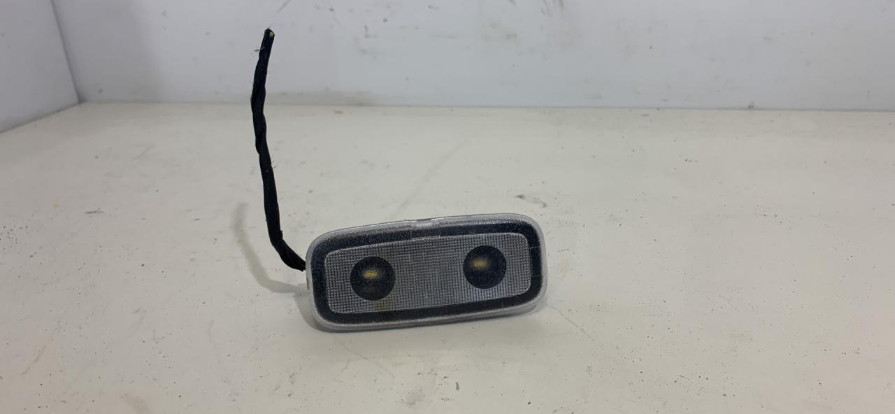 фонарь салона (плафон) Chevrolet Equinox 3 поколение 2018, 1.5 л., бензин, АКПП, белый, внедорожник 5 дв., полный привод, 22893070 - фото №1