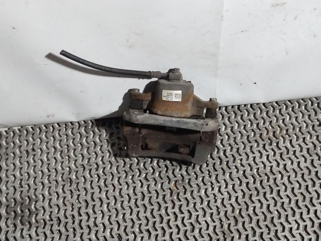 суппорт передний правый Chevrolet Cruze 2 поколение 2017, 1.4 л., бензин, АКПП, серый, седан, 89087955 - фото №1