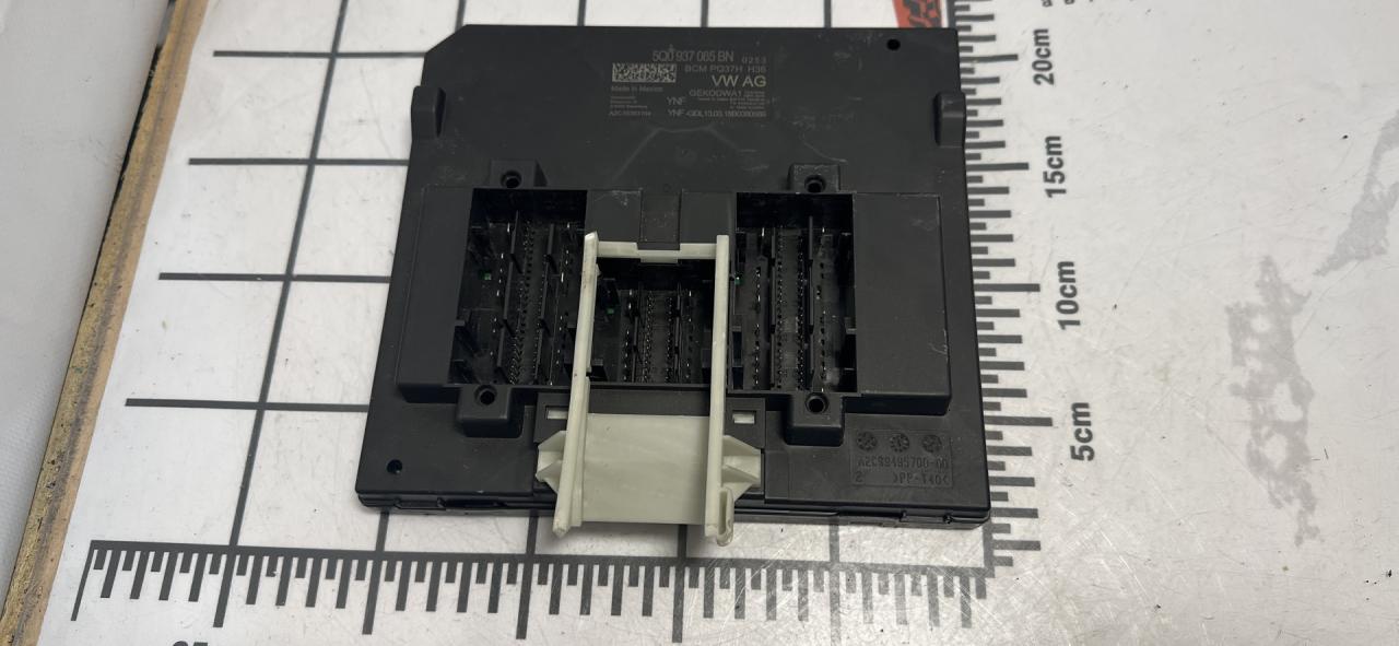 блок комфорта Volkswagen Atlas 2018, 3.6 л., бензин, АКПП, черный, внедорожник 5 дв., полный привод, 5Q0937085BN - фото №1