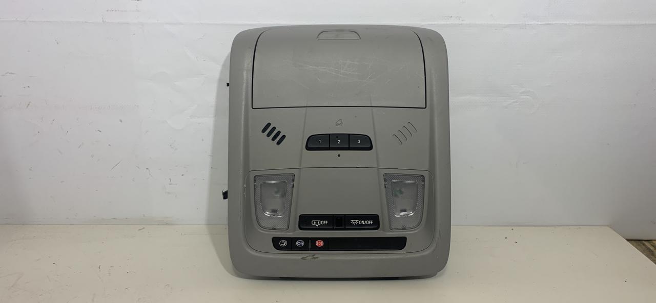 фонарь салона (плафон) Chevrolet Equinox 3 поколение 2018, 1.5 л., бензин, АКПП, белый, внедорожник 5 дв., полный привод - фото №1