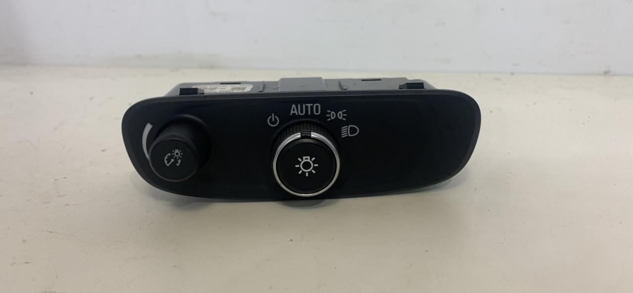 переключатель света Chevrolet Equinox 3 поколение 2018, 1.5 л., бензин, АКПП, белый, внедорожник 5 дв., полный привод, 84192536 - фото №1