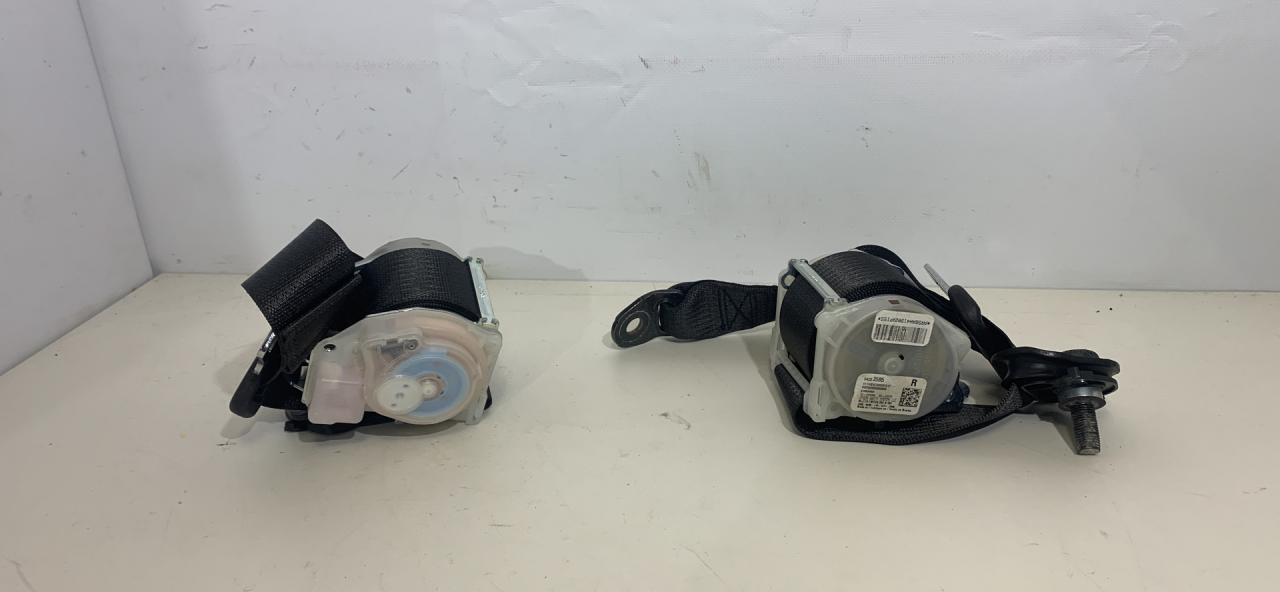 ремень безопасности Chevrolet Equinox 3 поколение 2019, 1.5 л., бензин, АКПП, серый, внедорожник 5 дв., полный привод, 84283595, 84283593 - фото №1