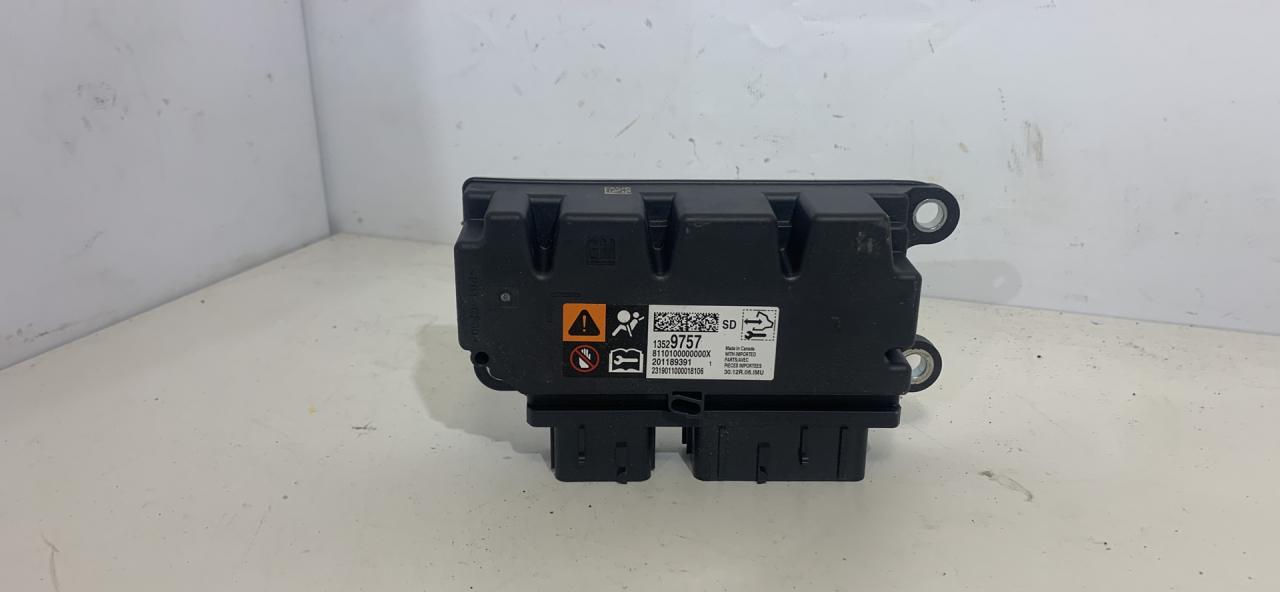 блок AirBag Chevrolet Equinox 3 поколение 2019, 1.5 л., бензин, АКПП, серый, внедорожник 5 дв., полный привод, 13529757 - фото №1