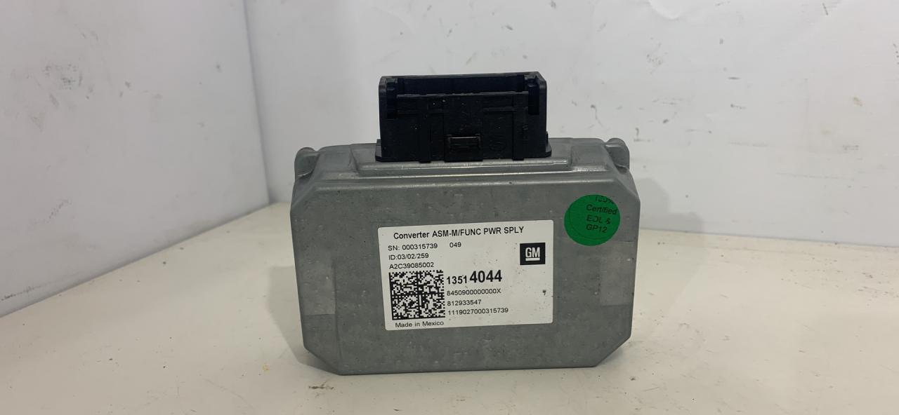 Преобразователь напряжения Chevrolet Equinox 3 поколение 2019, 1.5 л., бензин, АКПП, серый, внедорожник 5 дв., полный привод, 13514044 - фото №1