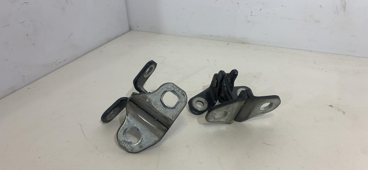 петля двери Chevrolet Equinox 3 поколение 2019, 1.5 л., бензин, АКПП, серый, внедорожник 5 дв., полный привод - фото №1