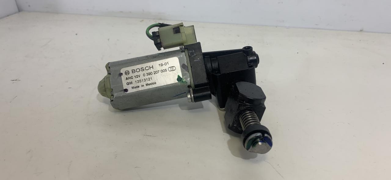 моторчик регулировки сиденья Chevrolet Equinox 3 поколение 2019, 1.5 л., бензин, АКПП, серый, внедорожник 5 дв., полный привод, 13513121 - фото №1