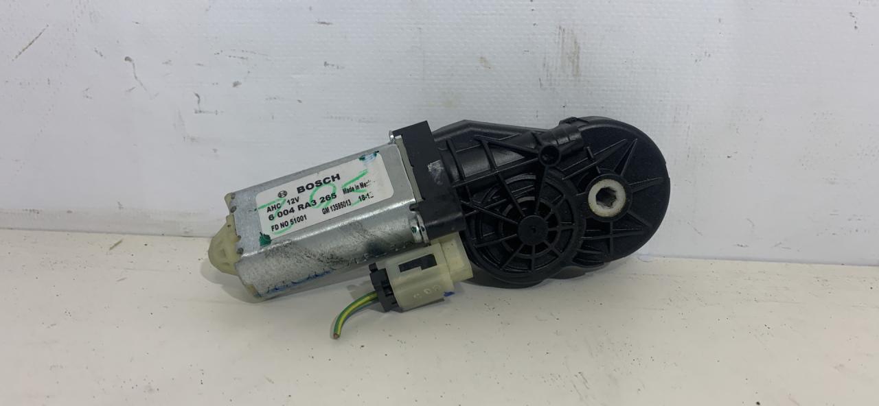 моторчик регулировки сиденья Chevrolet Equinox 3 поколение 2019, 1.5 л., бензин, АКПП, серый, внедорожник 5 дв., полный привод, 13595013 - фото №1