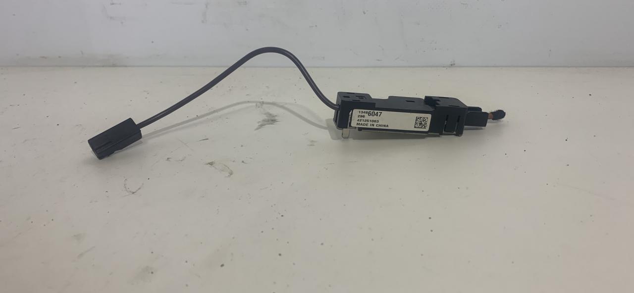 антенна Chevrolet Cruze 2 поколение 2017, 1.4 л., бензин, АКПП, серый, седан - фото №1