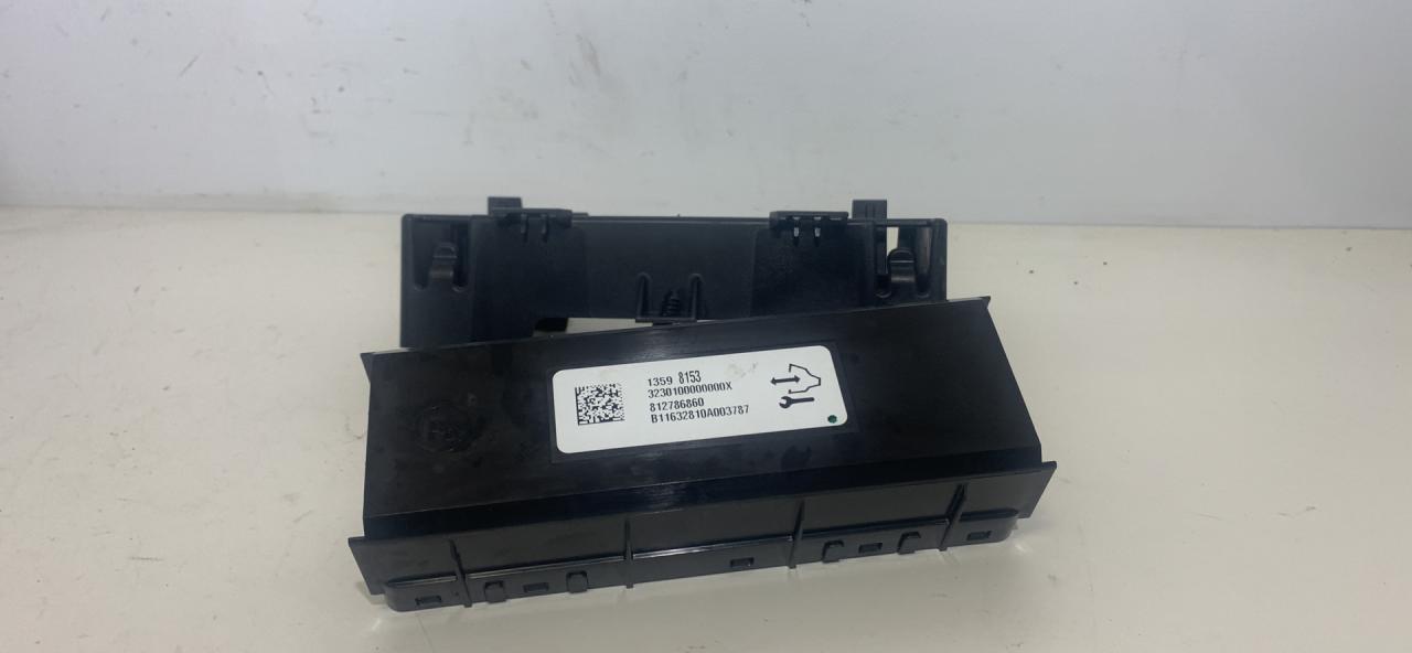 блок управления печки / климат-контроля Chevrolet Cruze 2 поколение 2017, 1.4 л., бензин, АКПП, серый, седан, 13598153 - фото №1