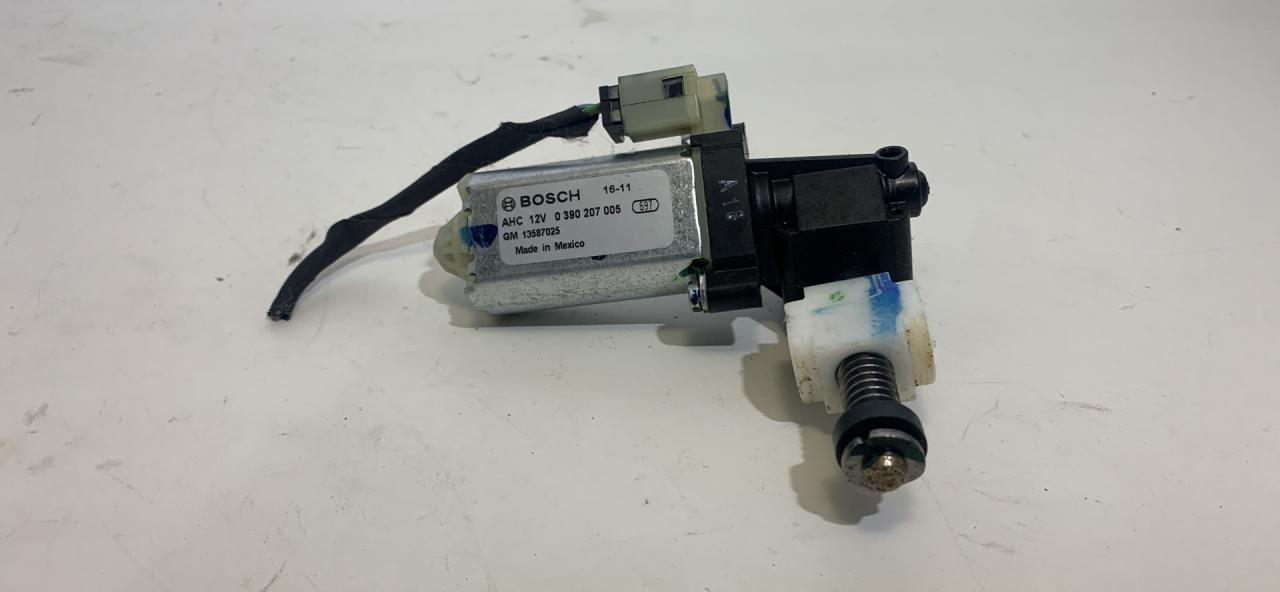 моторчик регулировки сиденья Chevrolet Cruze 2 поколение 2017, 1.4 л., бензин, АКПП, серый, седан, 13587025 - фото №1