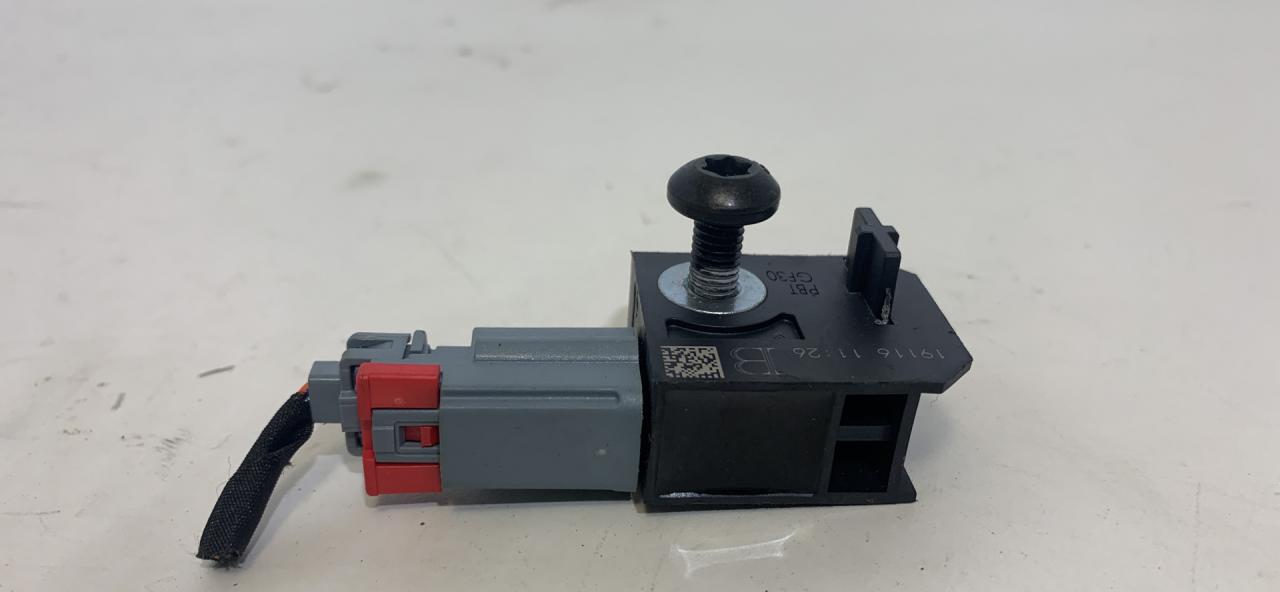 датчик удара Chevrolet Cruze 2 поколение 2017, 1.4 л., бензин, АКПП, серый, седан, 13504470 - фото №1