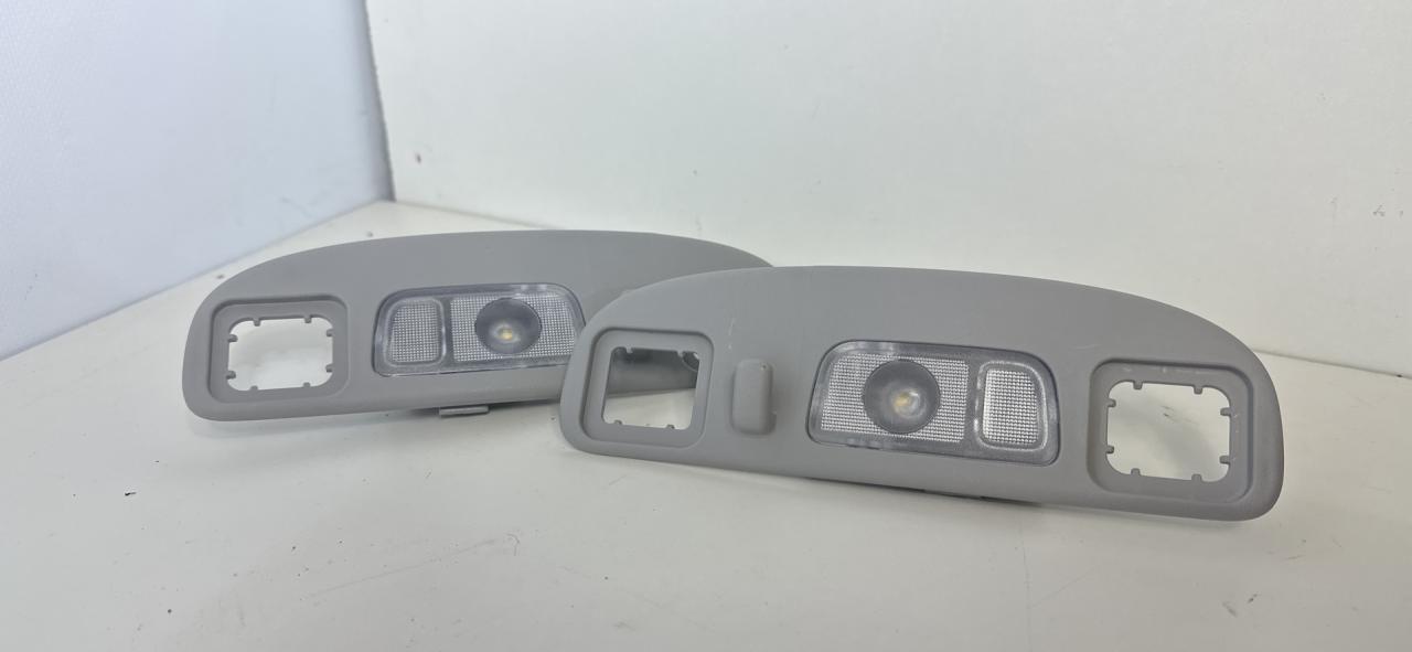 фонарь салона (плафон) Chevrolet Equinox 3 поколение 2019, 1.5 л., бензин, АКПП, черный, внедорожник 5 дв., полный привод - фото №1