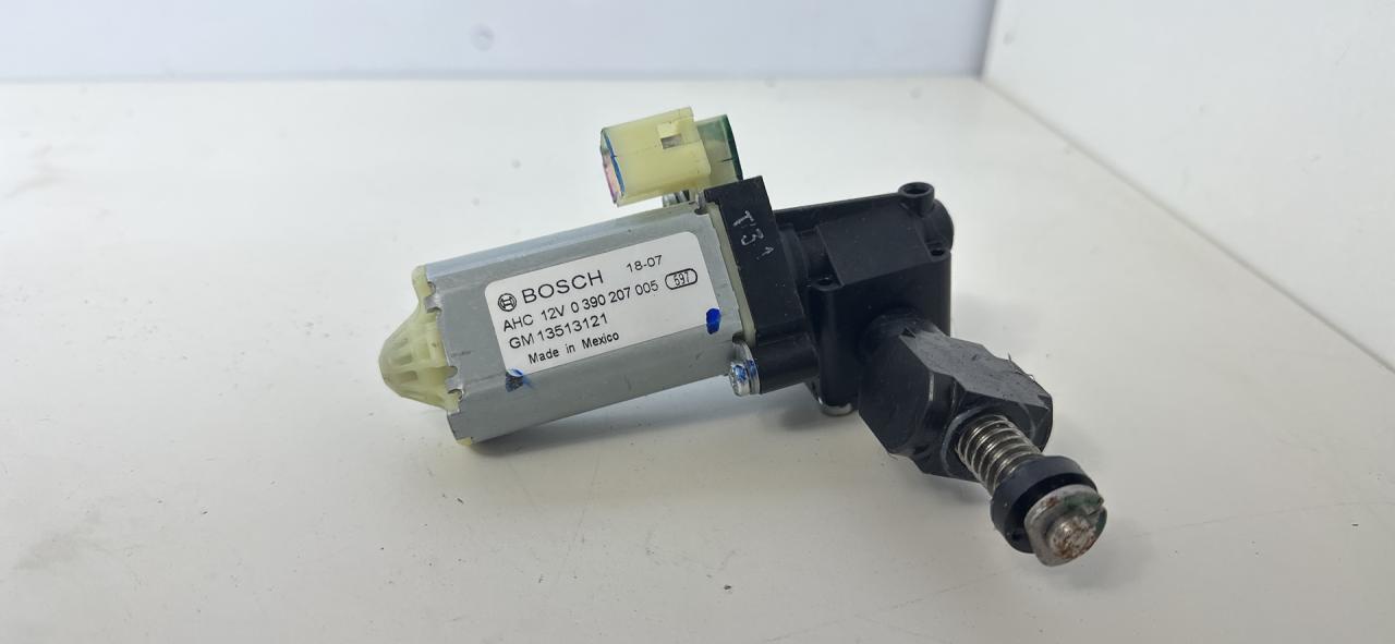 моторчик регулировки сиденья Chevrolet Equinox 3 поколение 2019, 1.5 л., бензин, АКПП, черный, внедорожник 5 дв., полный привод - фото №1