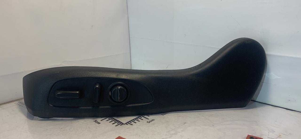 блок управления сиденьем Chevrolet Equinox 3 поколение 2018, 1.5 л., бензин, АКПП, черный, внедорожник 5 дв., полный привод - фото №1