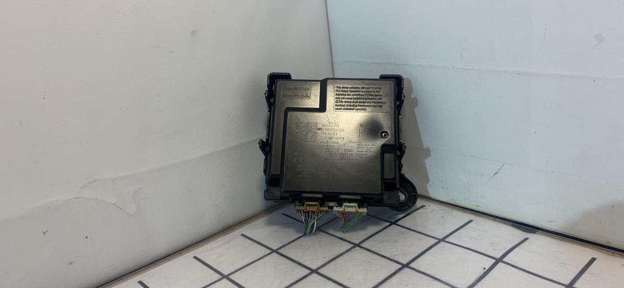 Блок управления бесключевым доступом Chevrolet Equinox 3 поколение 2018, 1.5 л., бензин, АКПП, черный, внедорожник 5 дв., полный привод, 13523236 - фото №1